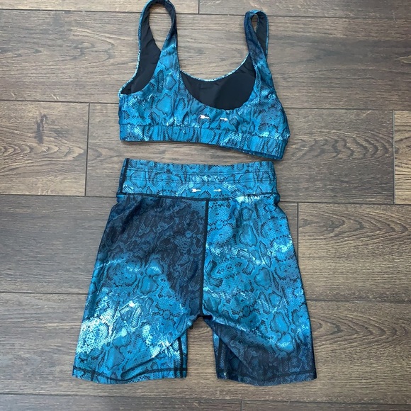 THE UPSIDE WORKOUT SET - Picture 4 of 4